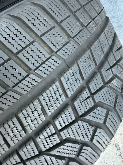 Резина зима 95% протектор Hankook 285/30 R22 Winter I'Cept EVO2 AO