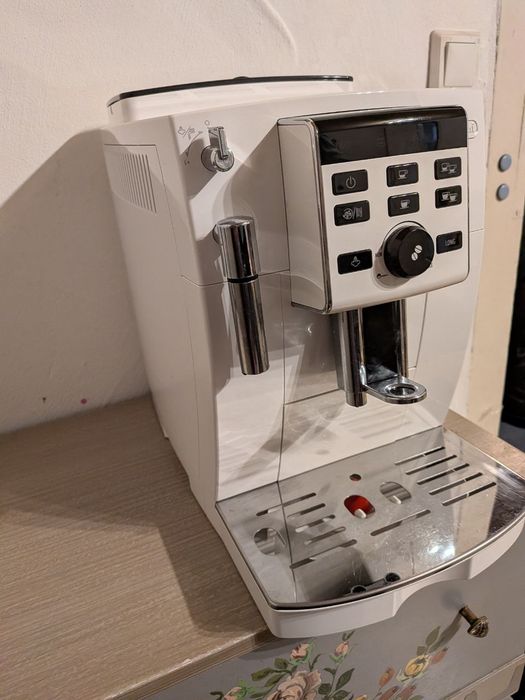 Кавомашина DeLonghi ECAM 13.123 B з Німеччини