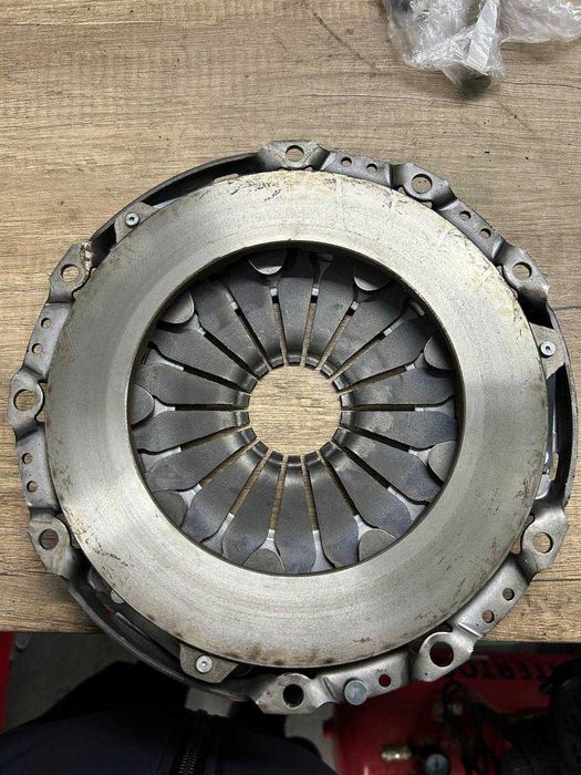 Продам комплект сцепления BMW 316TI E46 N42B18 МКПП