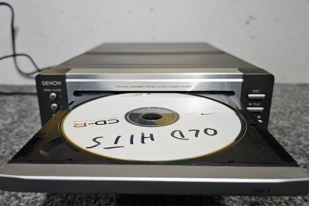 Odtwarzacz płyt DENON UDCM-M7