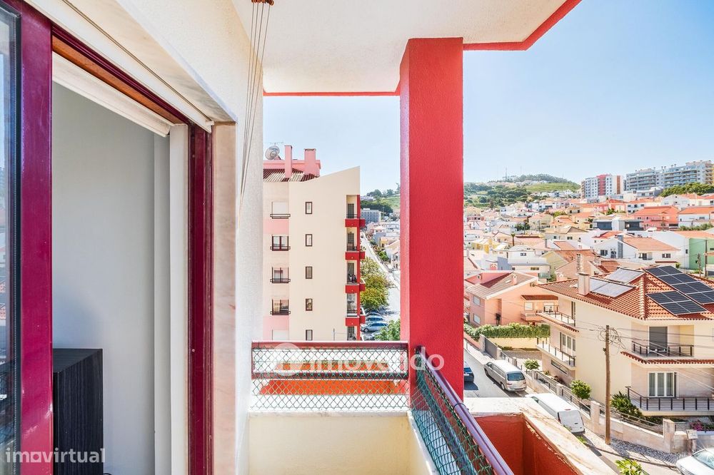 Apartamento T2, com lugar de estacionamento e arrecadação, na Ramada