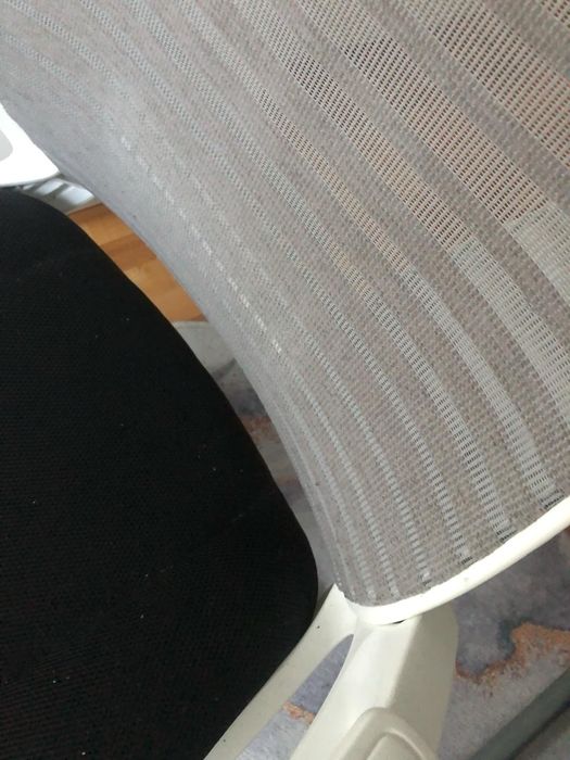 Krzesło biurowe w dobrym stanie