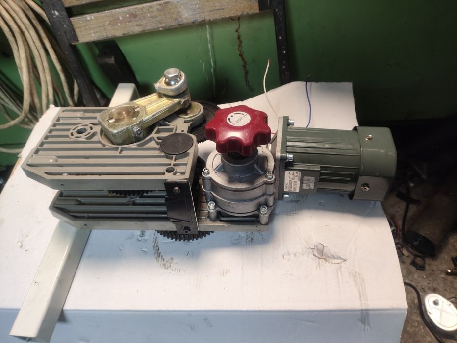 Двигун редуктор.