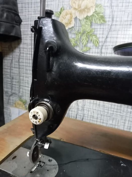 Продам швейну машинку