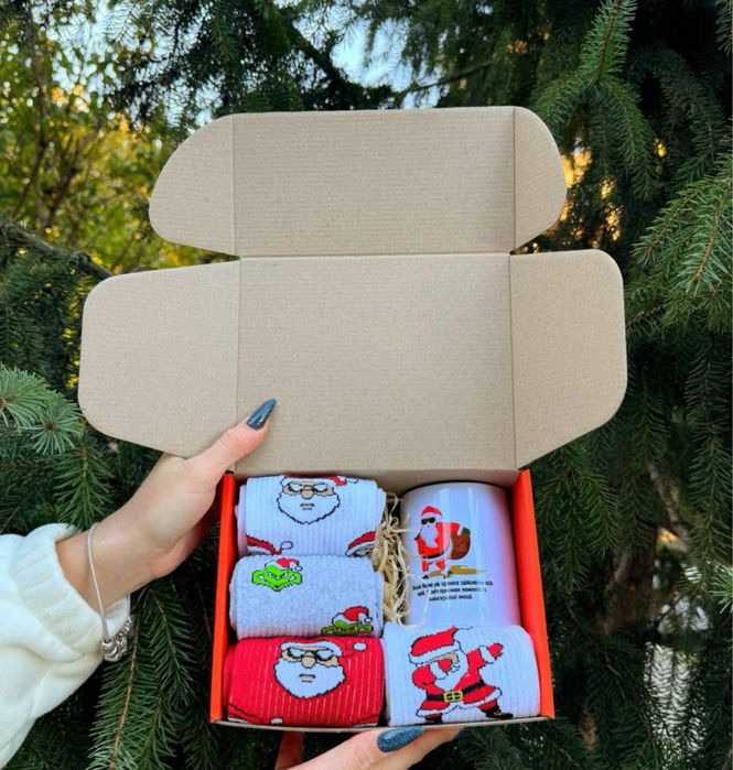 Подарок девушке на новый год.Подарунковий набір дівчині.Носки и кружка