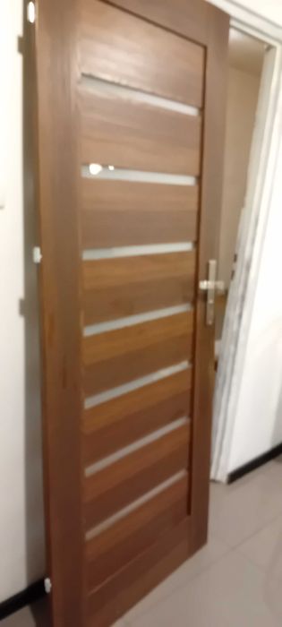 Drzwi , 80 L z regulowaną ościeżnicą , futryną