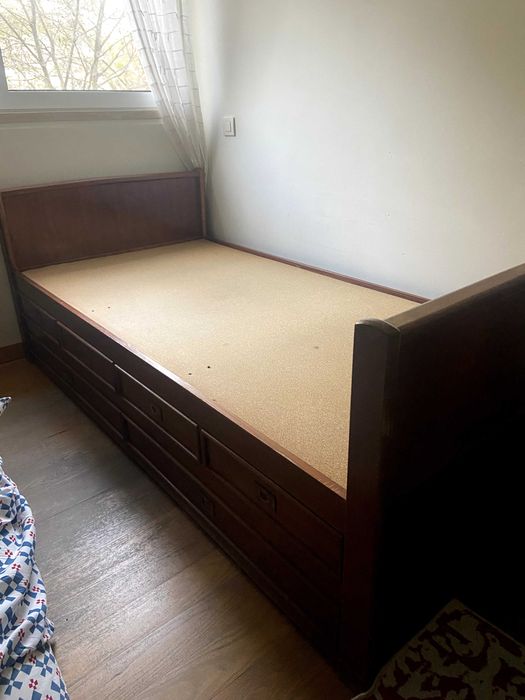 Cama solteiro, madeira maciça 2mx1m, com gavetas e gavetão