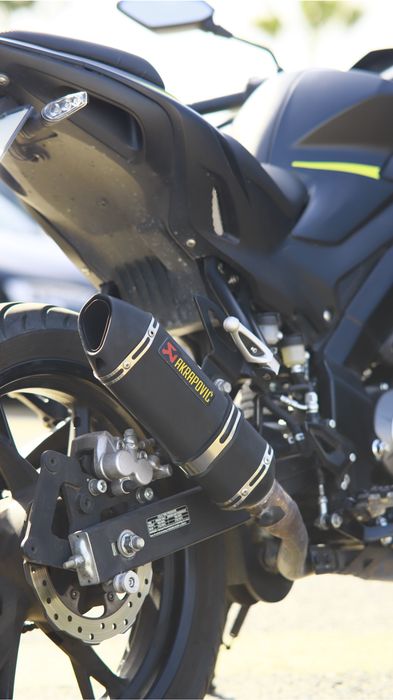 Keeway RKF escape Akrapovic e pneus Michelin Pilot Street