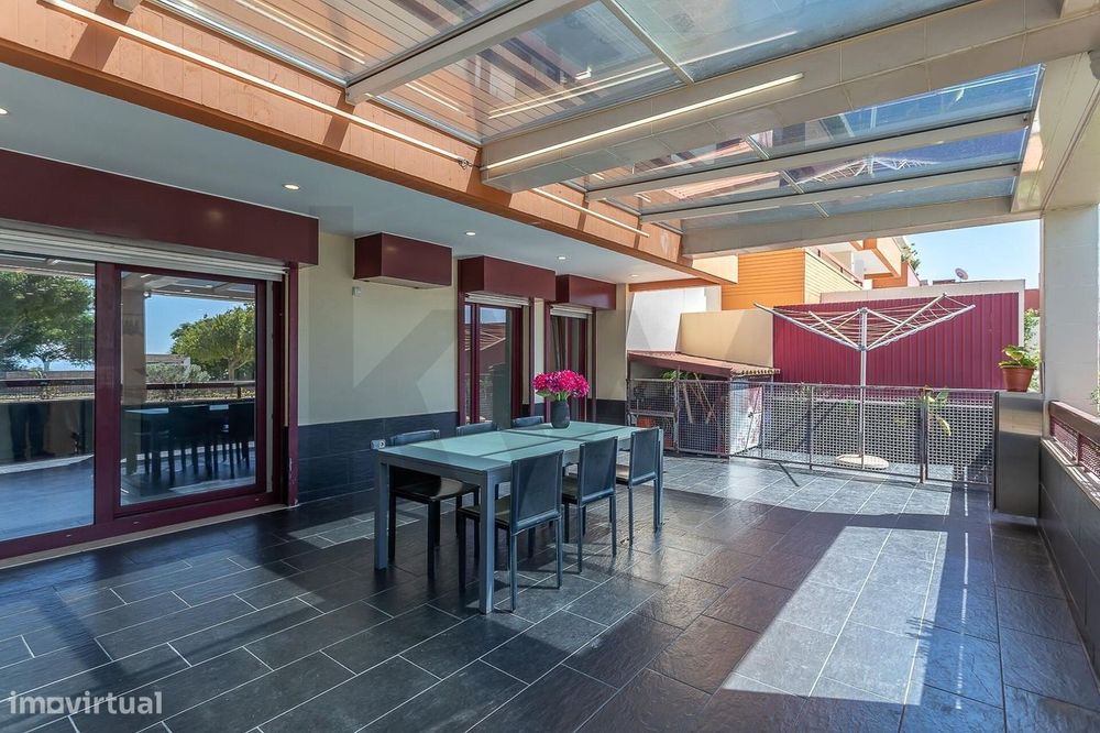 Apartamento T4 |  Parque dos Poetas l Terraço  com 50m2 e Box com  2 l