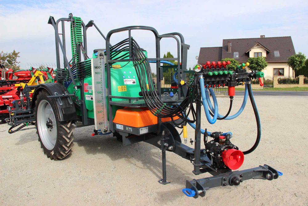 Opryskiwacz ciągany zaczepiany przyczepiany Tolmet Bruno 1200 l/15 m