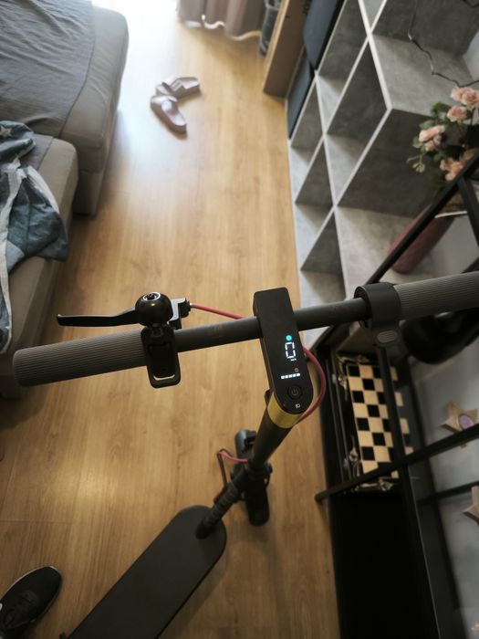 Trotinete Elétrica XIAOMI MI Electric 4 EU (300 W - Autonomia: 35 Km - Preto)