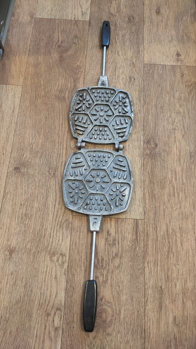 Продам алюминиевую форму для выпечки.