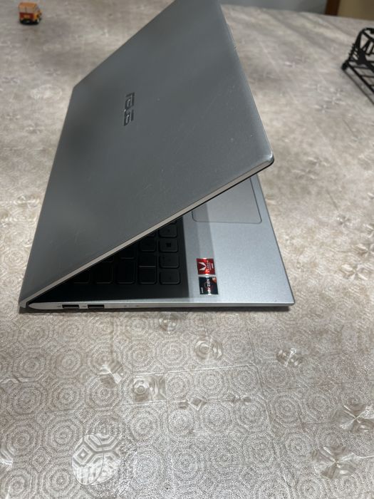 Asus VivoBook Ryzen 5