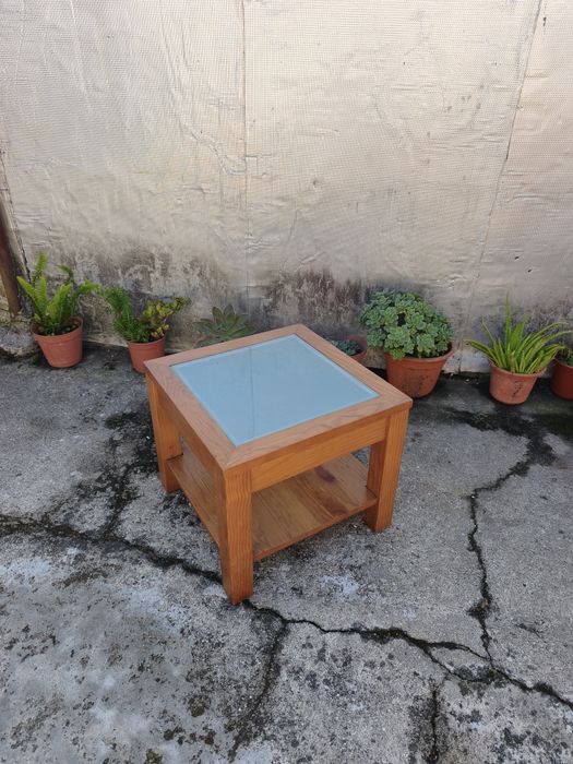 Mesa de Centro/Apoio com vidro