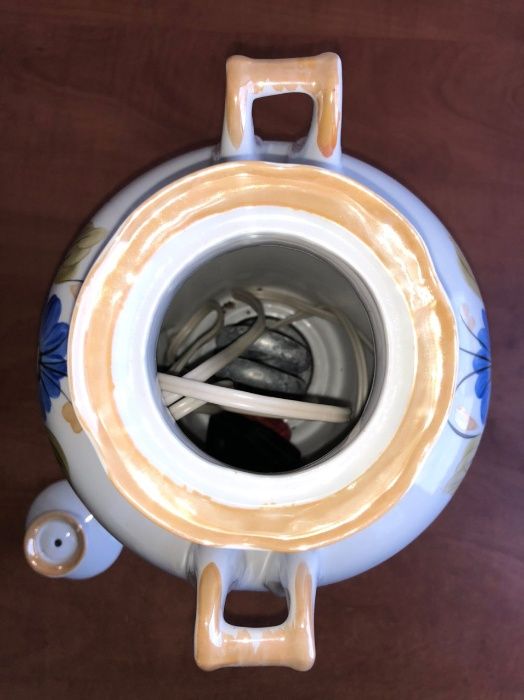 Самовар сувенирный фарфоровый новый электрический. Не использовался.