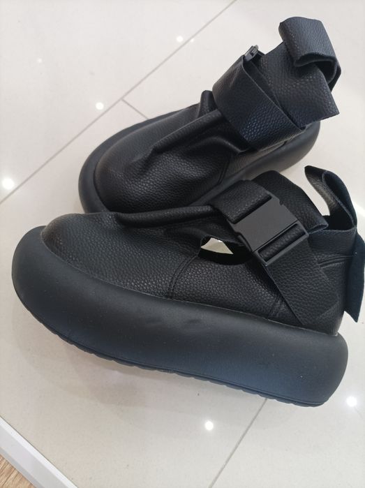 Buty na grubej podeszwie 35,5