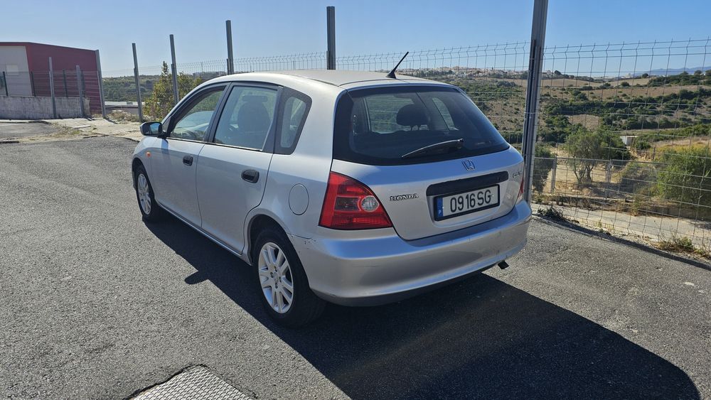 Honda Civic 1.4 estimado poucos kms