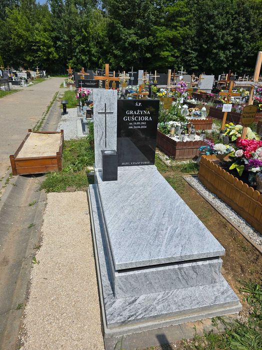 Nagrobek granitowy