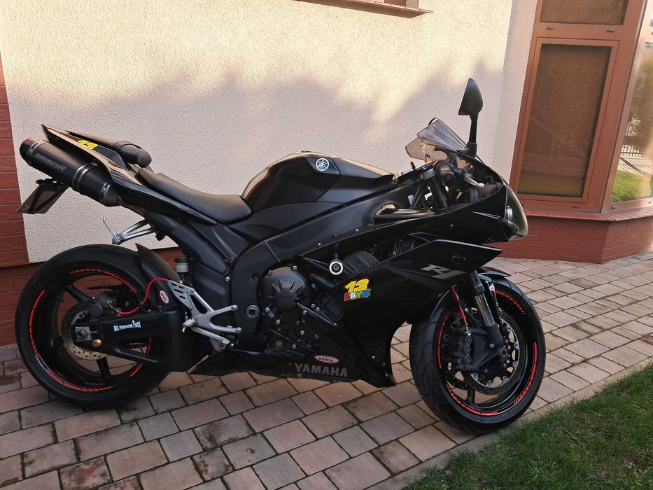 yamaha r1 rn19  dominator