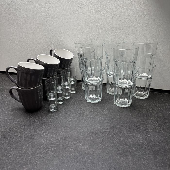 Zestaw naczyń - kubki, szklanki, kieliszki
