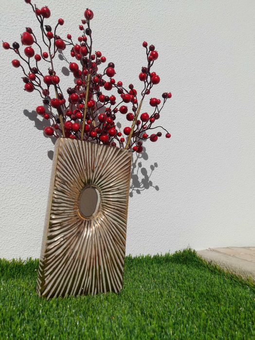 Jarra com flores vermelhas64874062401666121