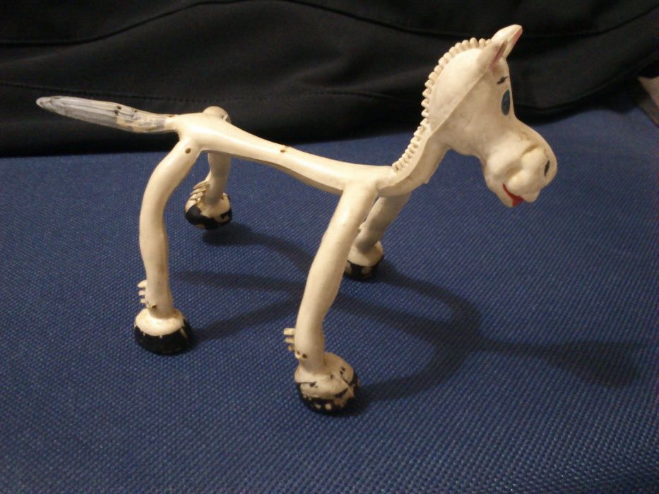 Tanglefoot, Walt Disney cavalo articulado Brabo, borracha e metal 1960