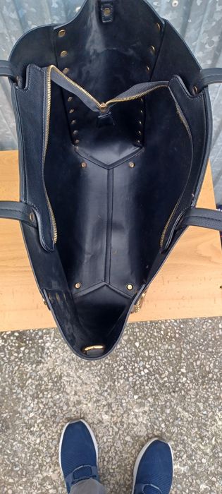 Vendo esta mala de mão