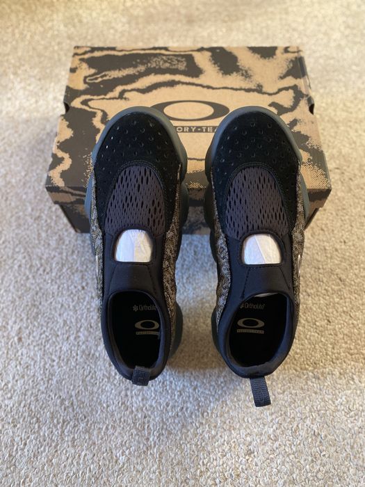 Oakley чоловічі кросівки оригінал