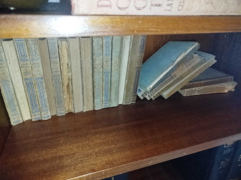 Vendo livros variados 7