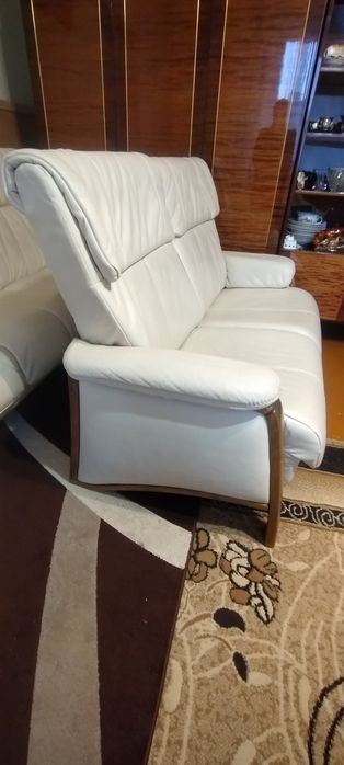 Продам шкіряний розкладний диван з Німеччини.