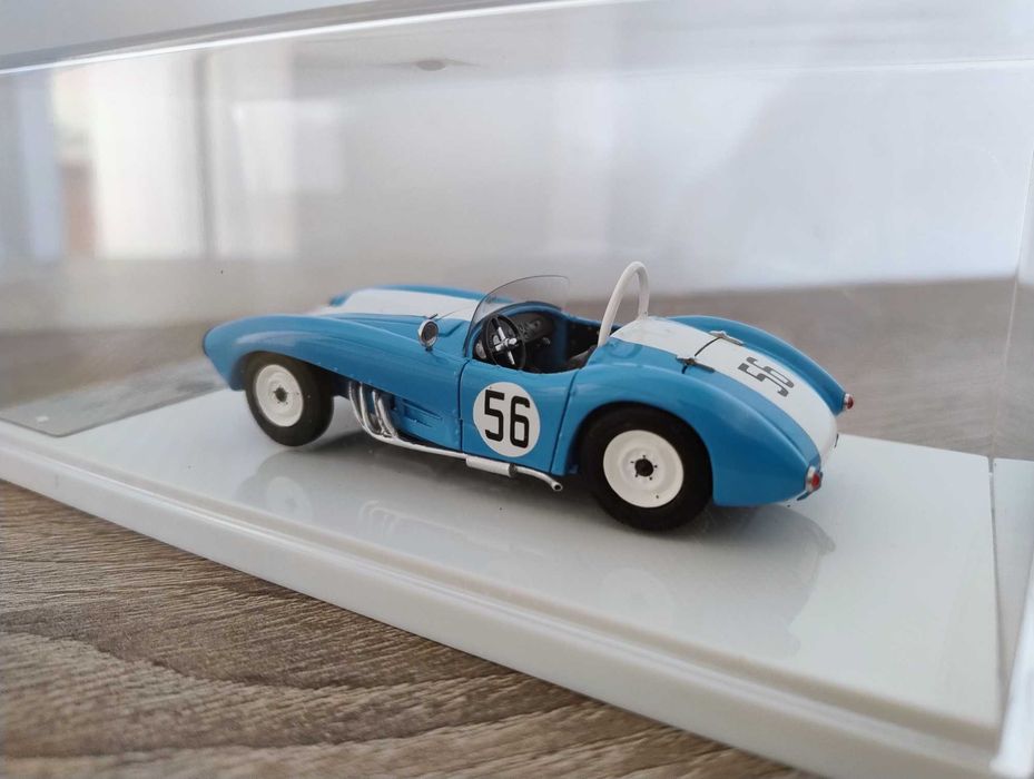 Масштабна модель 1/43. DiP Models. ЗиЛ-112С Шассі #2. 1963р.