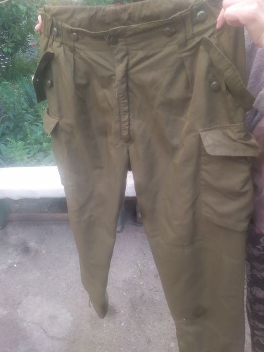 Форма олива(тактическая)Состояние хорошое!Цена без торга 1400!