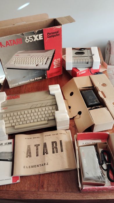 Atari 65xe zestaw z osprzętem gry