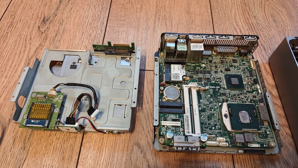 Fujitsu Esprimo Q1510 + Q900 + zasilacz + śledź sata