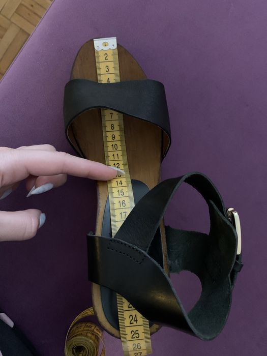 Sandały na drewnianej podeszwie