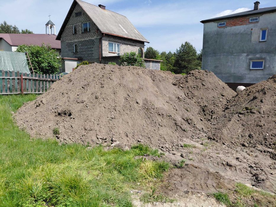 Oddam za darmo około 200 ton czarnej ziemi ogrodowej.