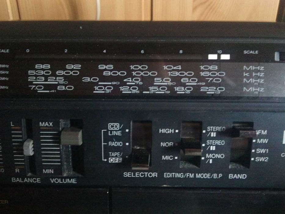 Radiomagnetofon Panasonic RX-CT810 z fabrycznym zakresem FM CCIR