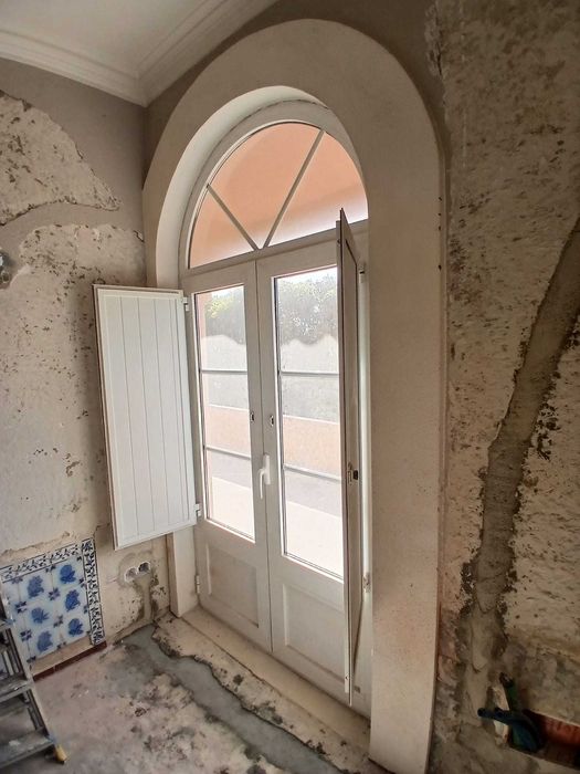 JANELAS E PORTAS em Alumínio