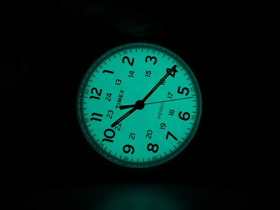 Часы Timex T2P492 Weekender Ø40мм в стиле унисекс  с кожаным ремешком