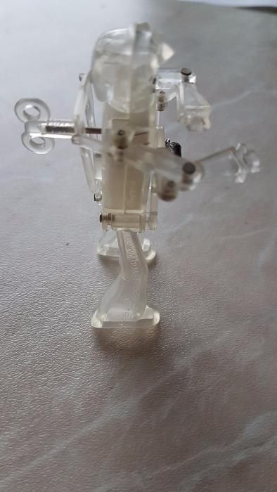Robocik nakrecany, ruszający się..