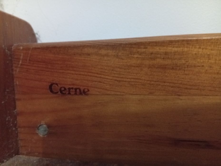 Cama de solteiro Cerne