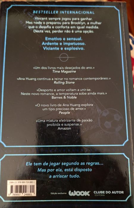 Livro de romance "THE DEFENDER Paixão sem limites"