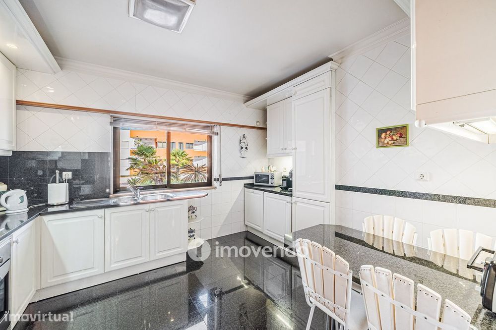 Apartamento T2 exclusivo, com garagem, em Paço de Arcos