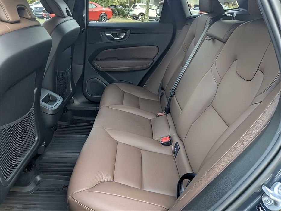 Volvo XC60      2024