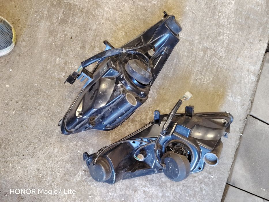 Sprzedam lampy Peugeot satelis 125