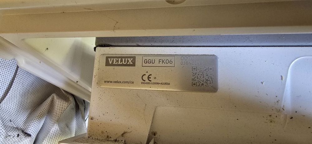 Kompletne okno dachowe VELUX białe 66x118