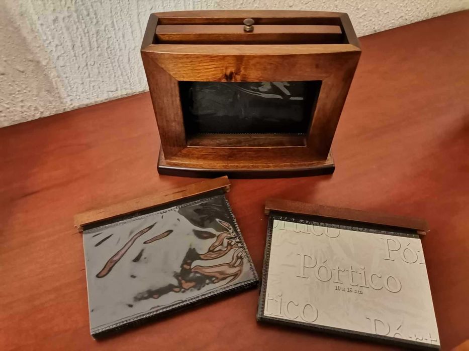 Álbum de fotografias em madeira