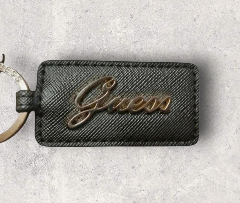 Porta Chaves Guess