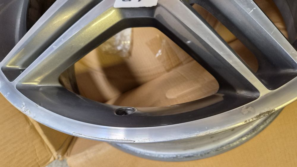 Felga aluminiowa OE Mercedes A1764010100 AMG 5x112 7,5jx18 ET42,5
