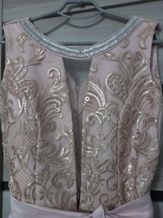 Платье розовое атласное для выпускного